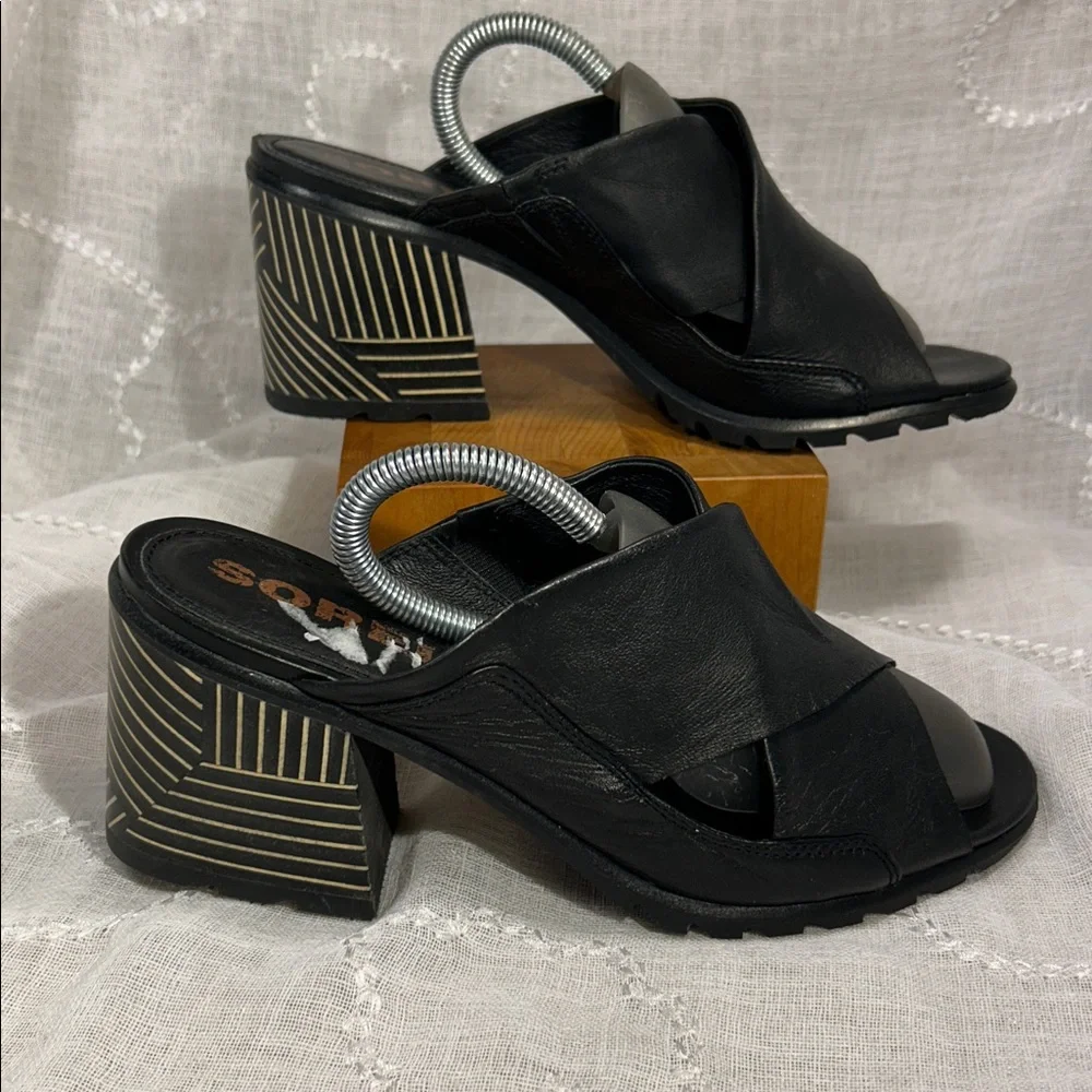 Sorel almost NEW soft glove leather slide in stacked heel sandals